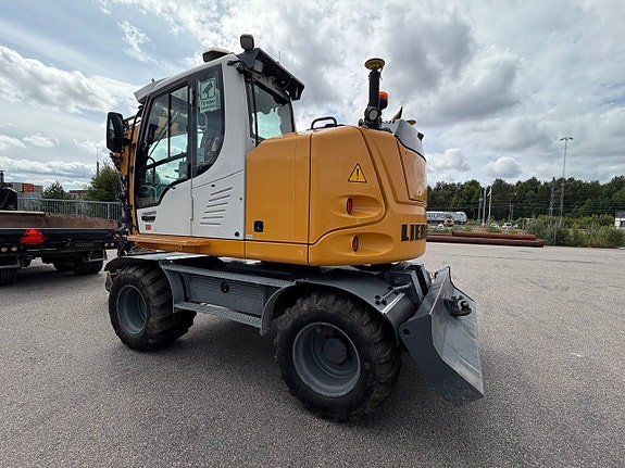 Liebherr 912 Compact 3 of 11