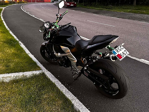 Kawasaki Z750 3 of 8