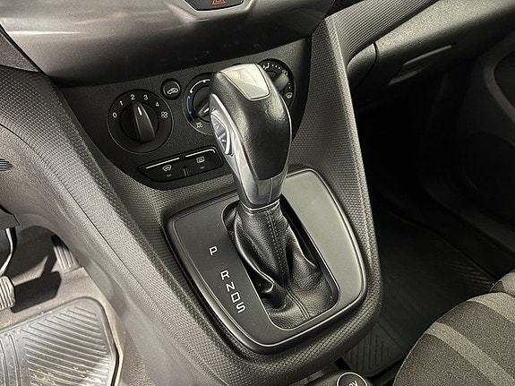 Ford Transit Connect 16 of 25