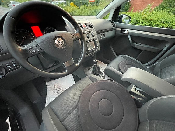 Volkswagen Touran 7 of 10