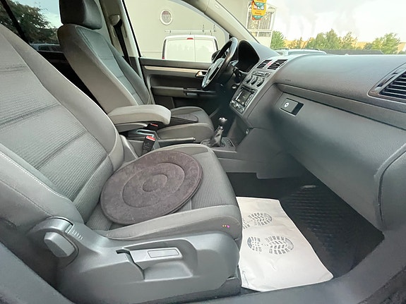 Volkswagen Touran 5 of 10