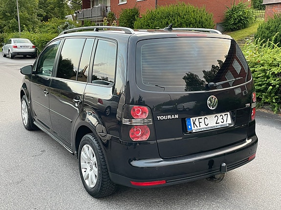 Volkswagen Touran 4 of 10
