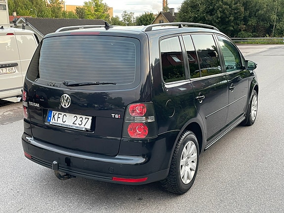 Volkswagen Touran 3 of 10