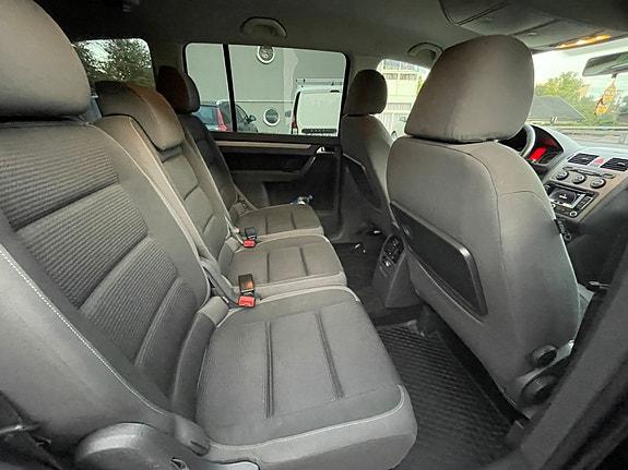 Volkswagen Touran 6 of 10