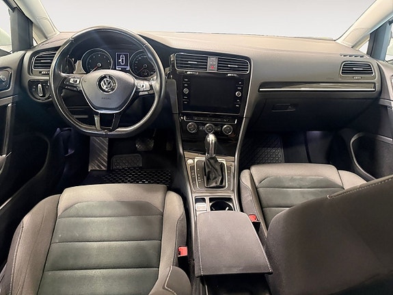 Volkswagen Golf VII 11 of 21