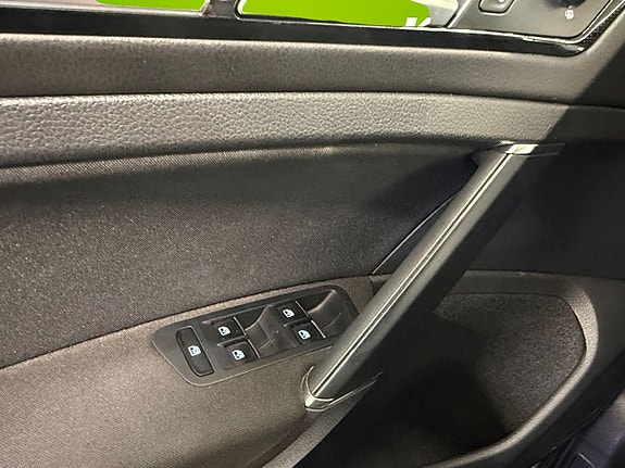 Volkswagen Golf VII 17 of 21