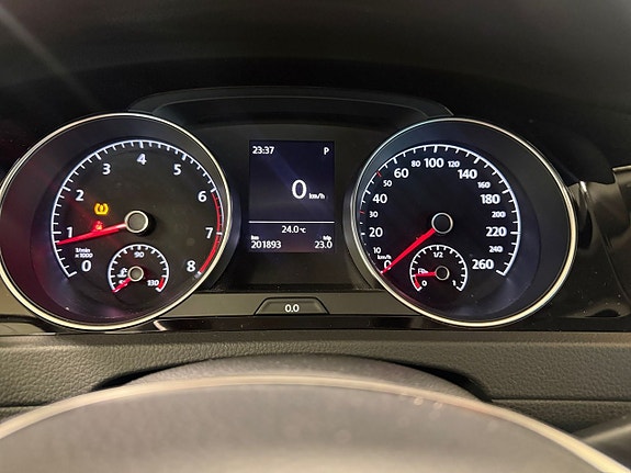 Volkswagen Golf VII 14 of 21