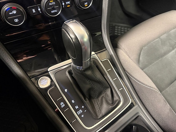 Volkswagen Golf VII 21 of 21