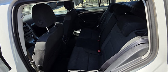 Volkswagen Golf VII 6 of 11