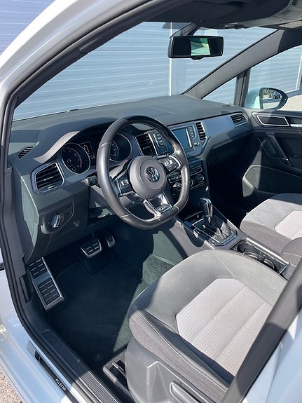 Volkswagen Golf Sportsvan 10 of 20