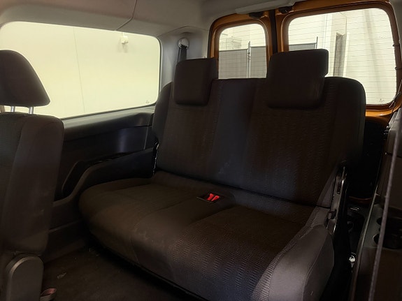 Volkswagen Caddy Maxi 18 of 30