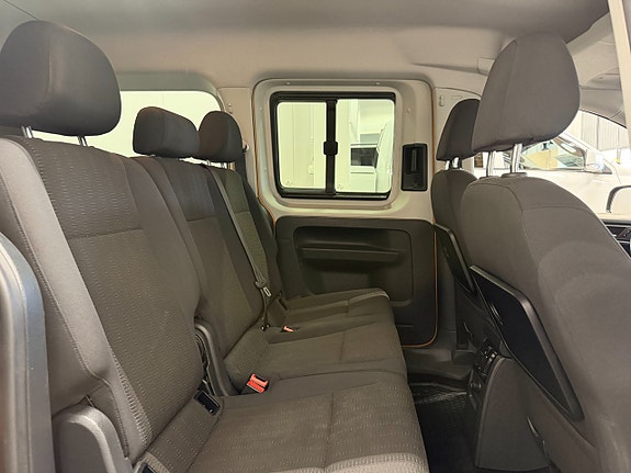 Volkswagen Caddy Maxi 16 of 30