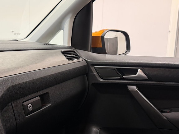 Volkswagen Caddy Maxi 28 of 30