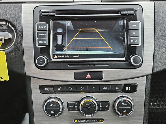 Volkswagen Passat 13 of 14