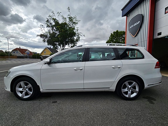 Volkswagen Passat 2 of 14