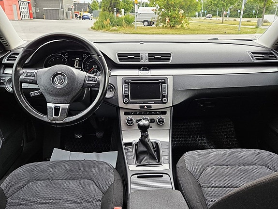 Volkswagen Passat 11 of 14