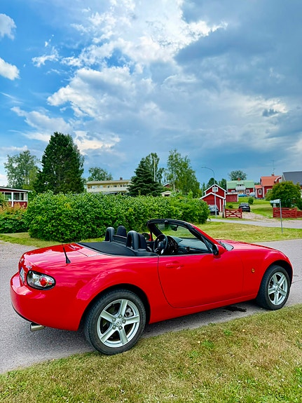 Mazda MX-5 2 of 8