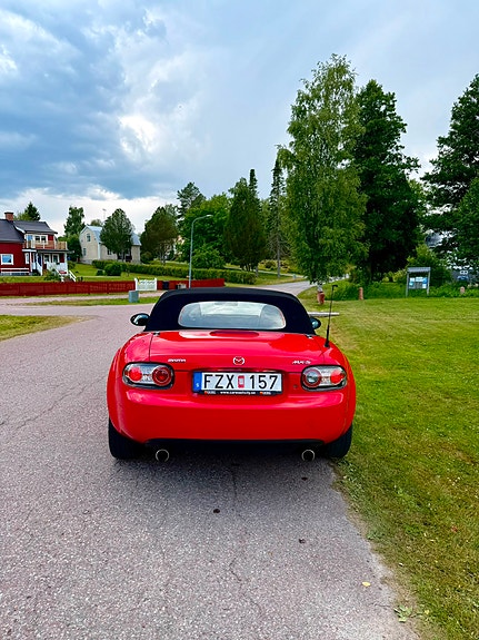 Mazda MX-5 6 of 8