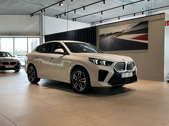 BMW iX2 3 of 15