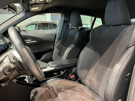 BMW iX2 7 of 15