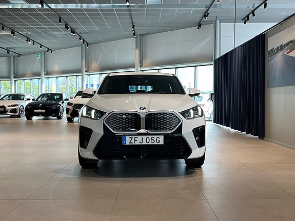 BMW iX2 2 of 15