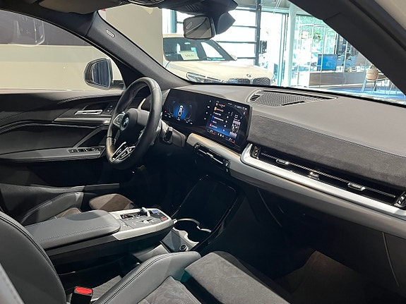 BMW iX2 13 of 15