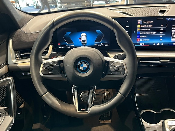 BMW iX2 11 of 15