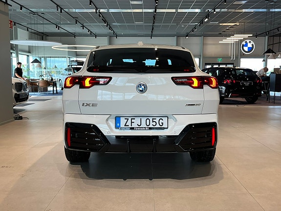 BMW iX2 5 of 15