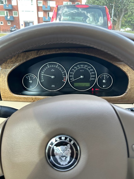 Jaguar X-TYPE 9 of 9