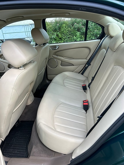 Jaguar X-TYPE 8 of 9