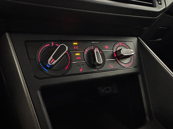 Volkswagen Polo 19 of 26