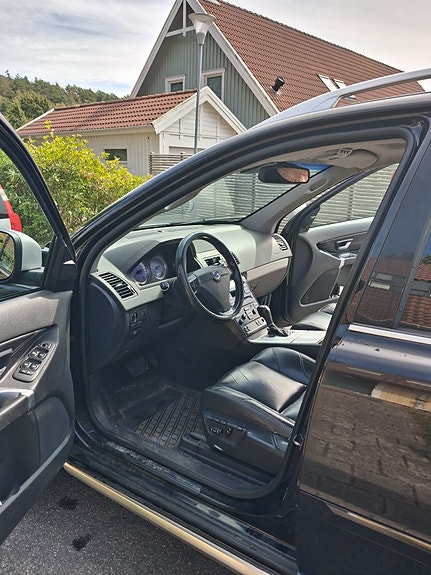 Volvo XC90 3 of 16