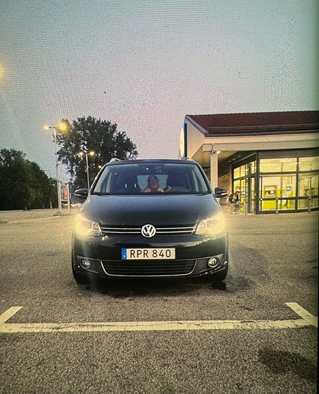 Volkswagen Touran 4 of 5