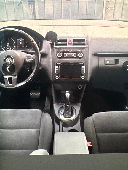 Volkswagen Touran 2 of 5