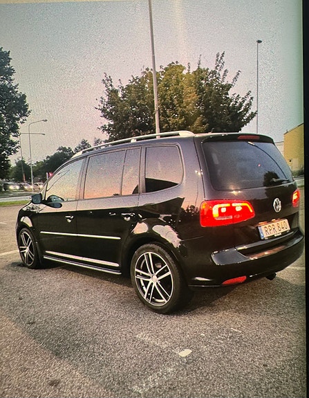 Volkswagen Touran 3 of 5