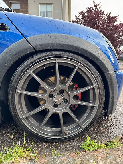 MINI Cooper S 5 of 8