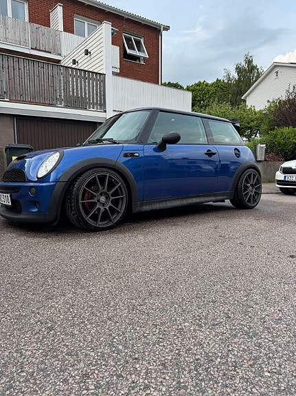 MINI Cooper S 2 of 8