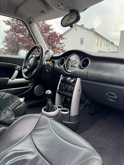 MINI Cooper S 6 of 8