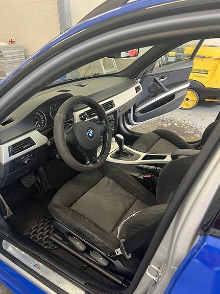 BMW 320d 4 of 5