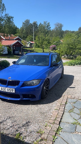 BMW 320d 2 of 5