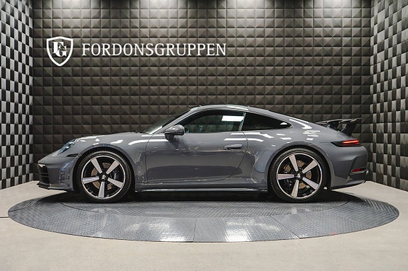 Porsche 911 2 of 27