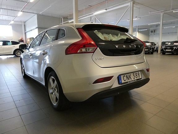 Volvo V40 8 of 22