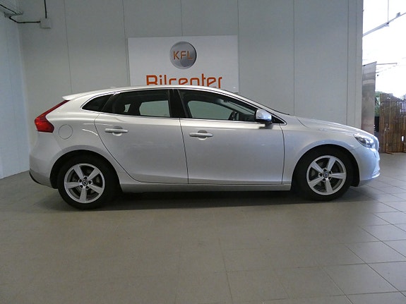 Volvo V40 5 of 22