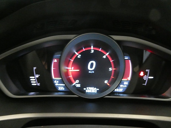 Volvo V40 16 of 22