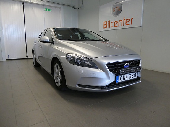 Volvo V40 3 of 22