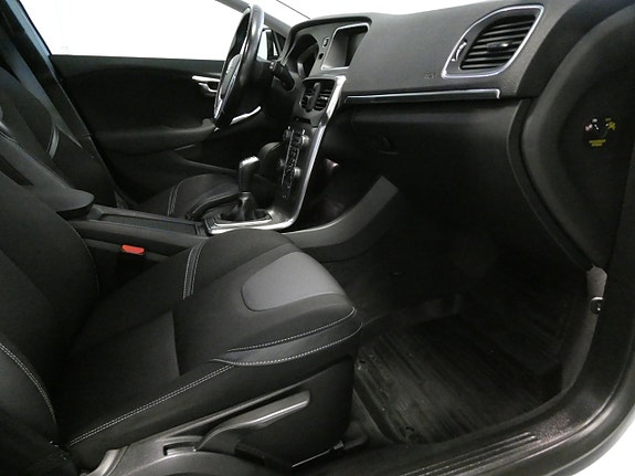 Volvo V40 14 of 22