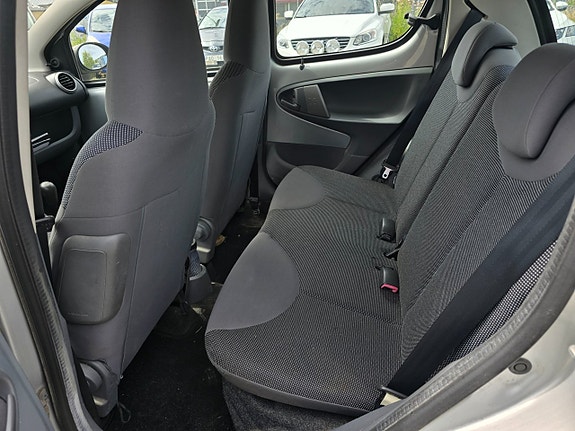 Peugeot 107 6 of 12
