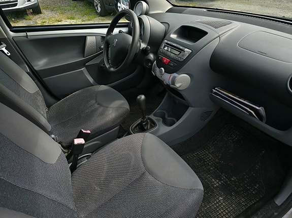 Peugeot 107 8 of 12