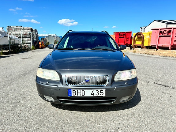 Volvo V70 3 of 13