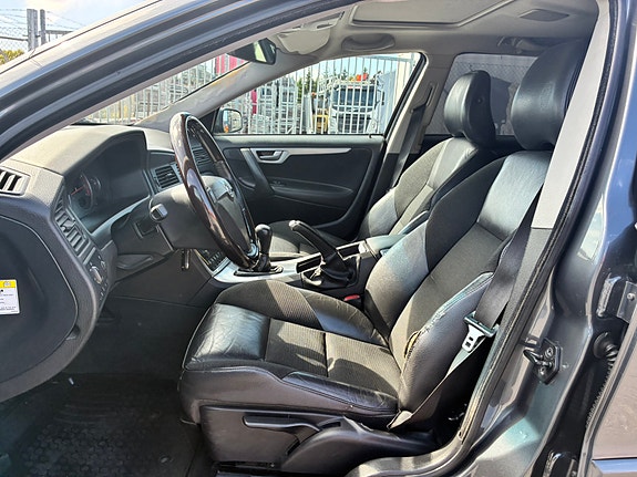Volvo V70 11 of 13